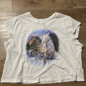 white h&m cropped horse shirt